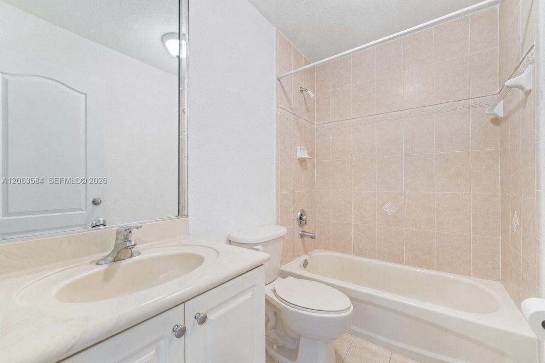 En Venta: $825,000 (4 camas, 2 baños, 2346 Pies cuadrados)
