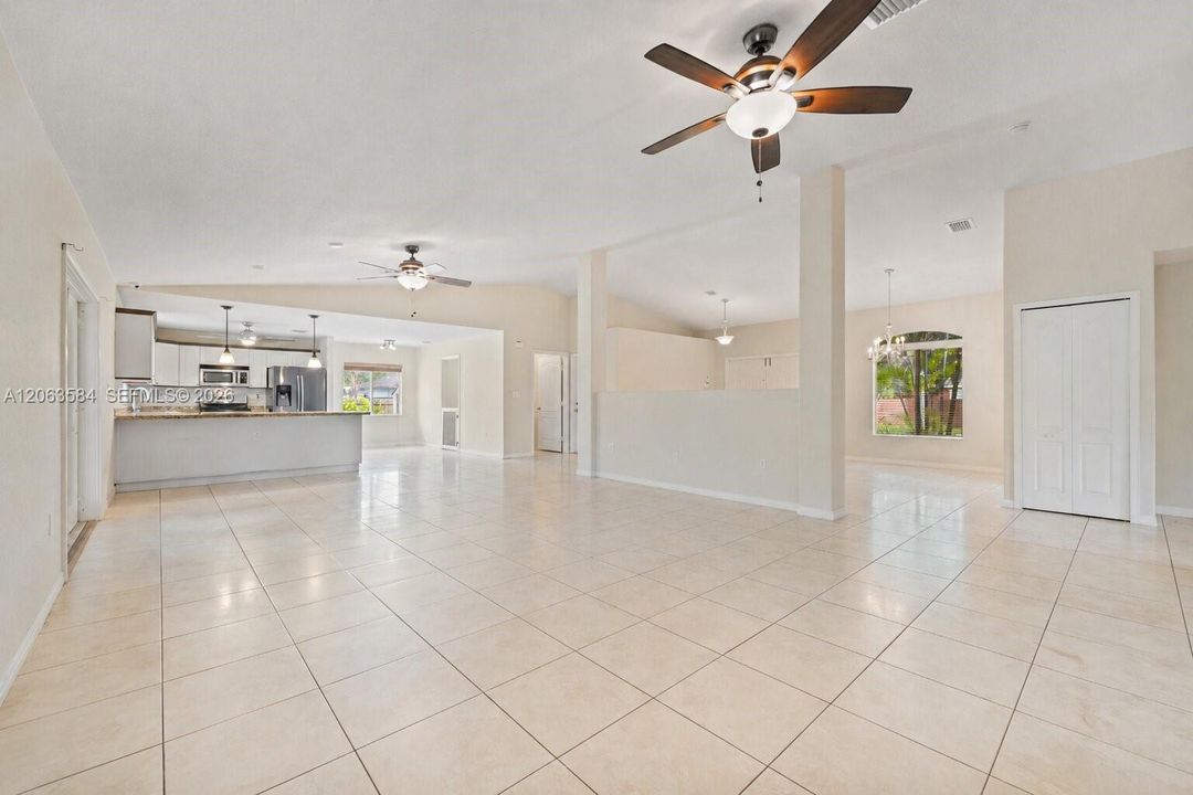 En Venta: $825,000 (4 camas, 2 baños, 2346 Pies cuadrados)