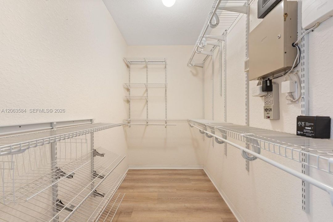 Master Walkin Closet