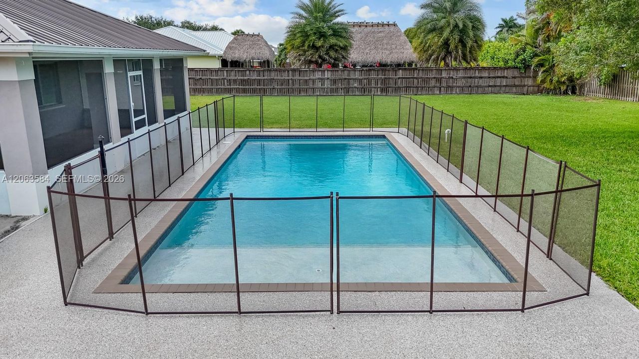 En Venta: $825,000 (4 camas, 2 baños, 2346 Pies cuadrados)