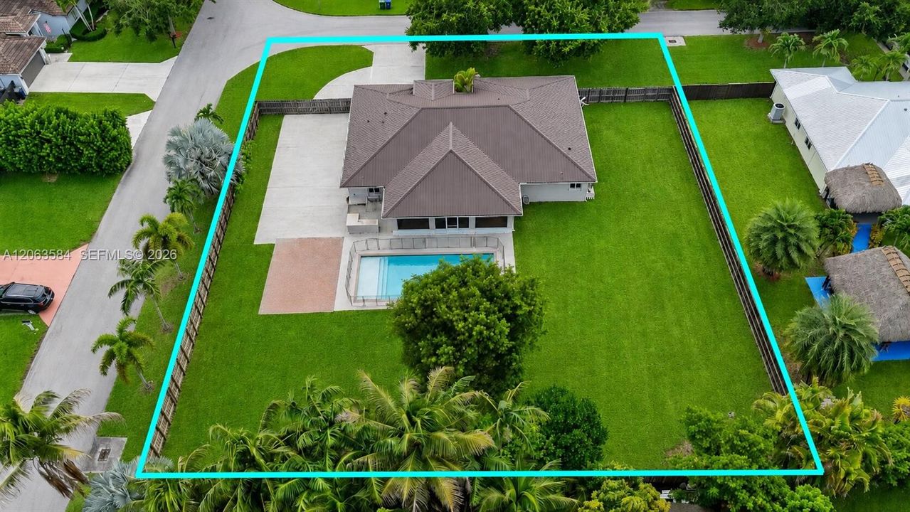 En Venta: $825,000 (4 camas, 2 baños, 2346 Pies cuadrados)