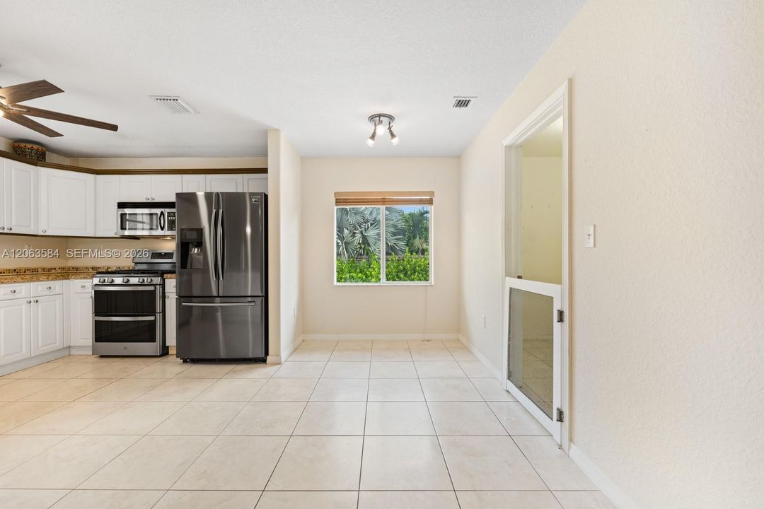 En Venta: $825,000 (4 camas, 2 baños, 2346 Pies cuadrados)