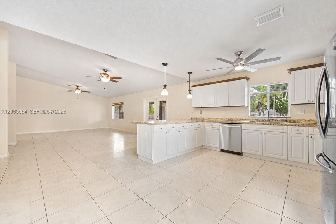 En Venta: $825,000 (4 camas, 2 baños, 2346 Pies cuadrados)