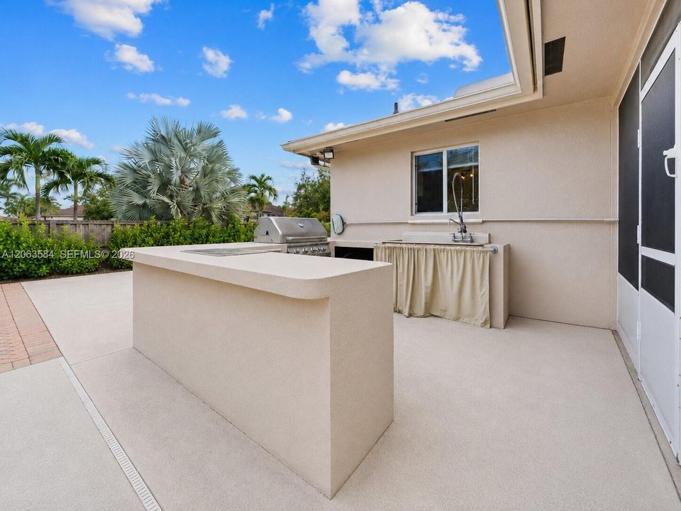 En Venta: $825,000 (4 camas, 2 baños, 2346 Pies cuadrados)