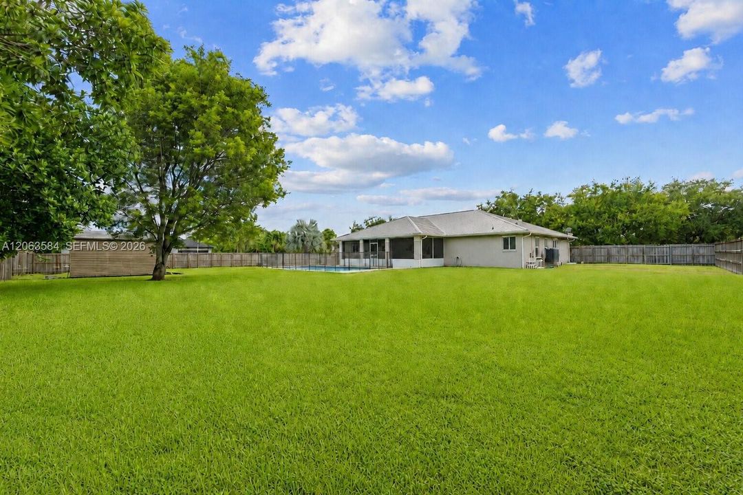 En Venta: $825,000 (4 camas, 2 baños, 2346 Pies cuadrados)