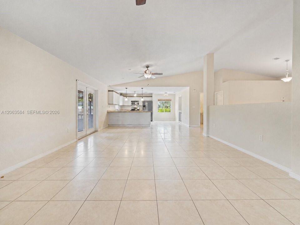 En Venta: $825,000 (4 camas, 2 baños, 2346 Pies cuadrados)
