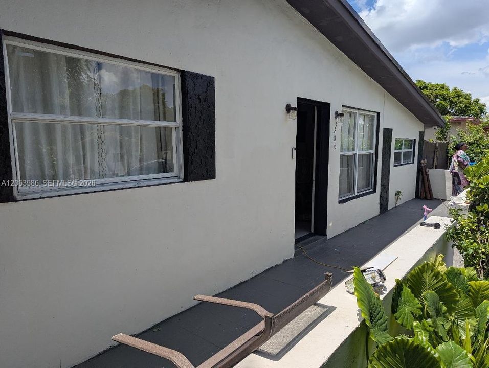 На продажу: $489,000 (6 спален, 4 ванн, 1627 Квадратных фут)