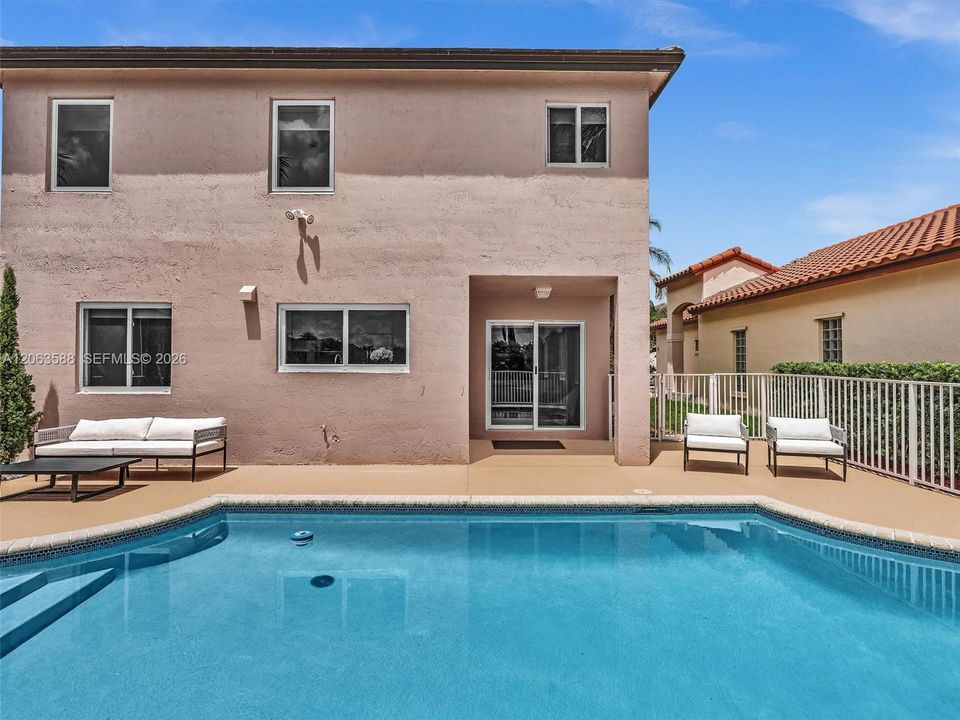 For Sale: $825,000 (3 beds, 2 baths, 1994 Square Feet)