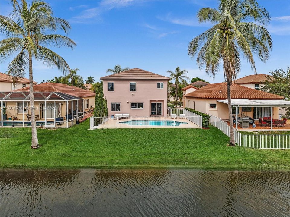 For Sale: $825,000 (3 beds, 2 baths, 1994 Square Feet)