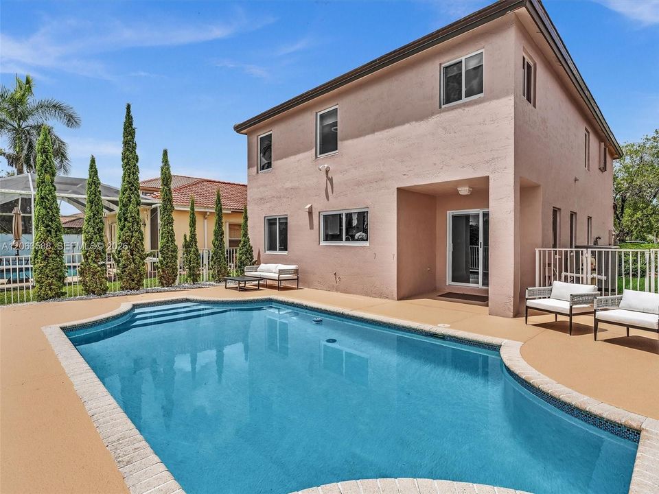 For Sale: $825,000 (3 beds, 2 baths, 1994 Square Feet)