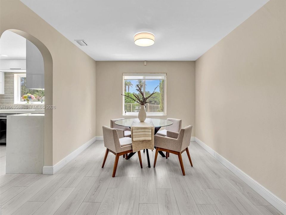 For Sale: $825,000 (3 beds, 2 baths, 1994 Square Feet)