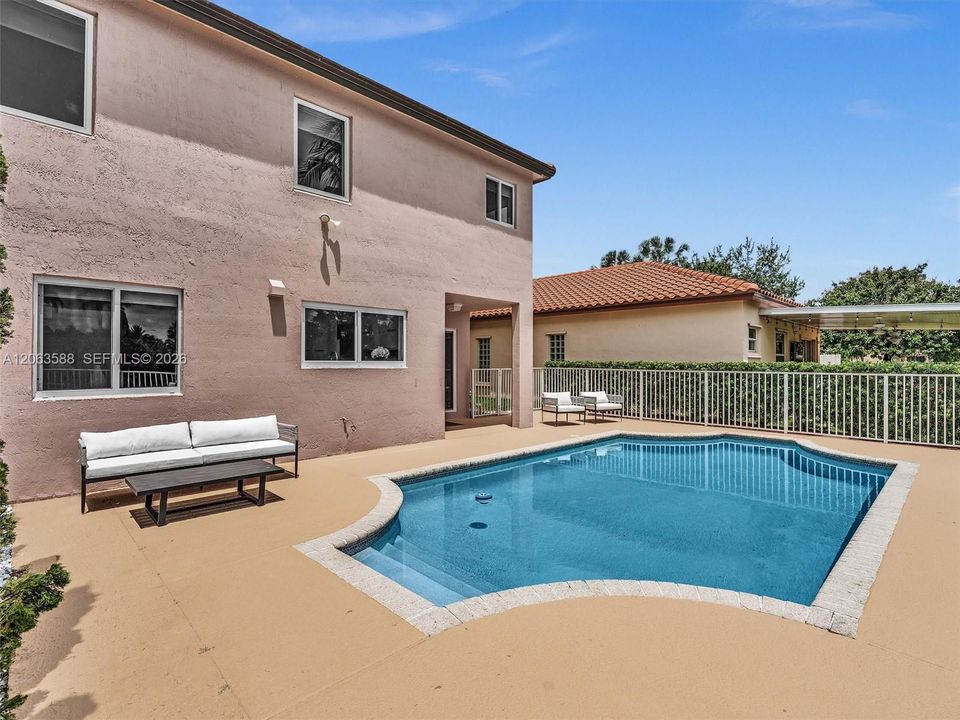 For Sale: $825,000 (3 beds, 2 baths, 1994 Square Feet)