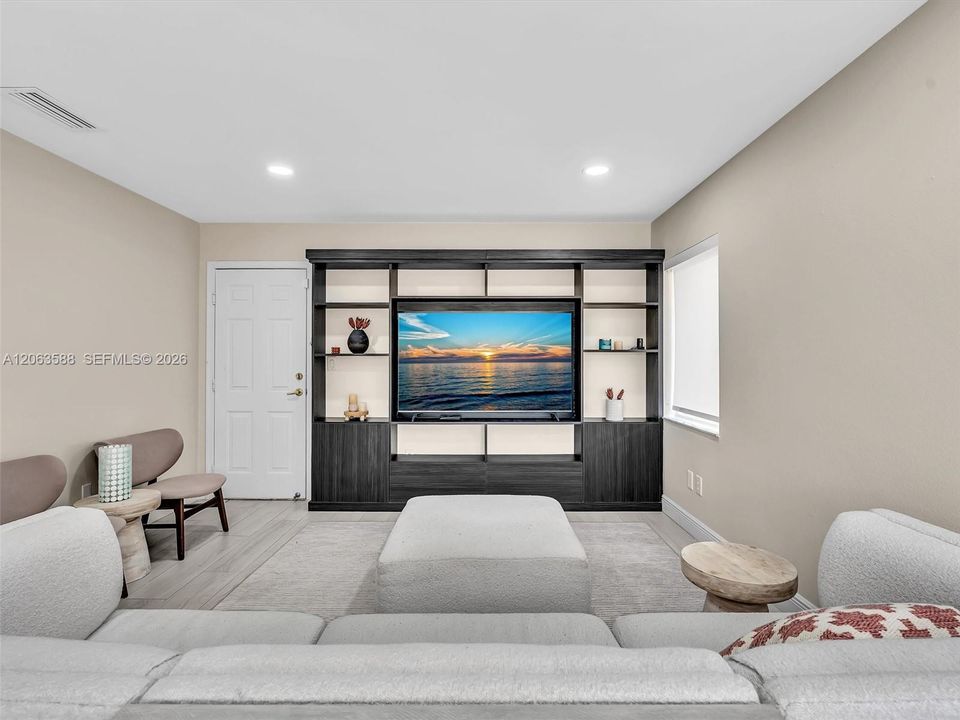 For Sale: $825,000 (3 beds, 2 baths, 1994 Square Feet)
