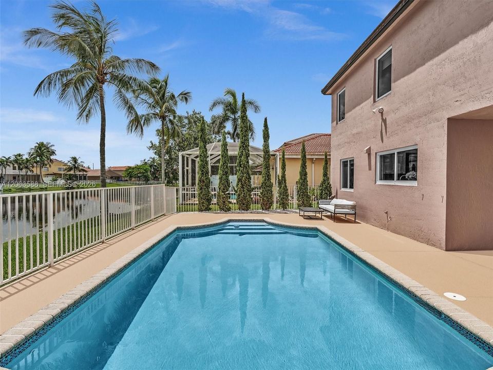 For Sale: $825,000 (3 beds, 2 baths, 1994 Square Feet)