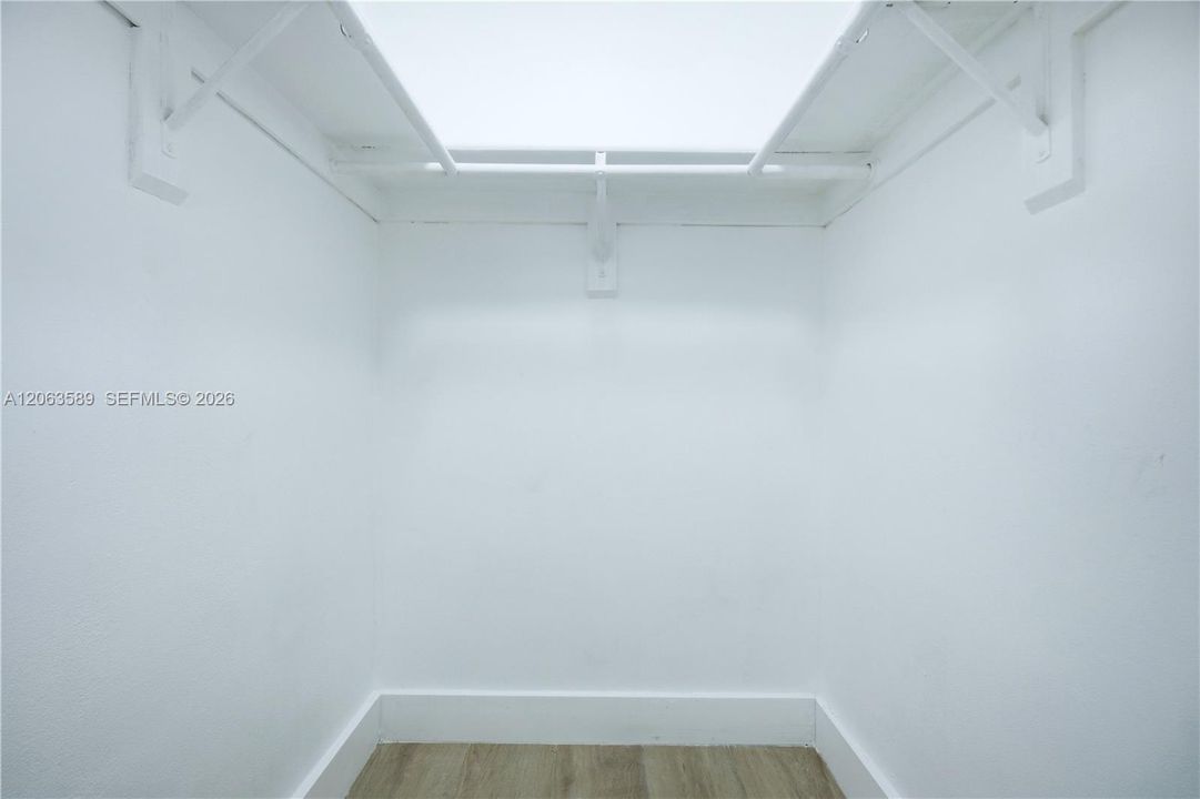 На продажу: $699,999 (4 спален, 4 ванн, 1926 Квадратных фут)