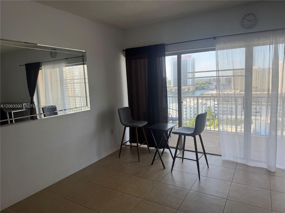 В аренду: $1,750 (0 спален, 1 ванн, 545 Квадратных фут)