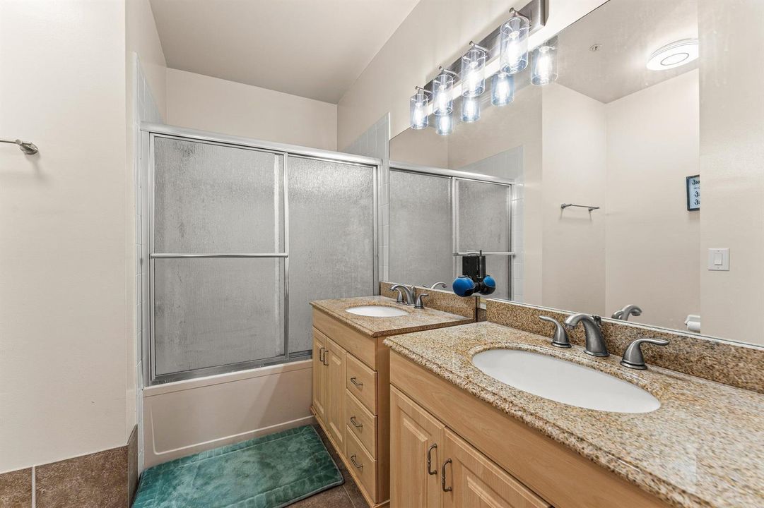 Primery bathroom