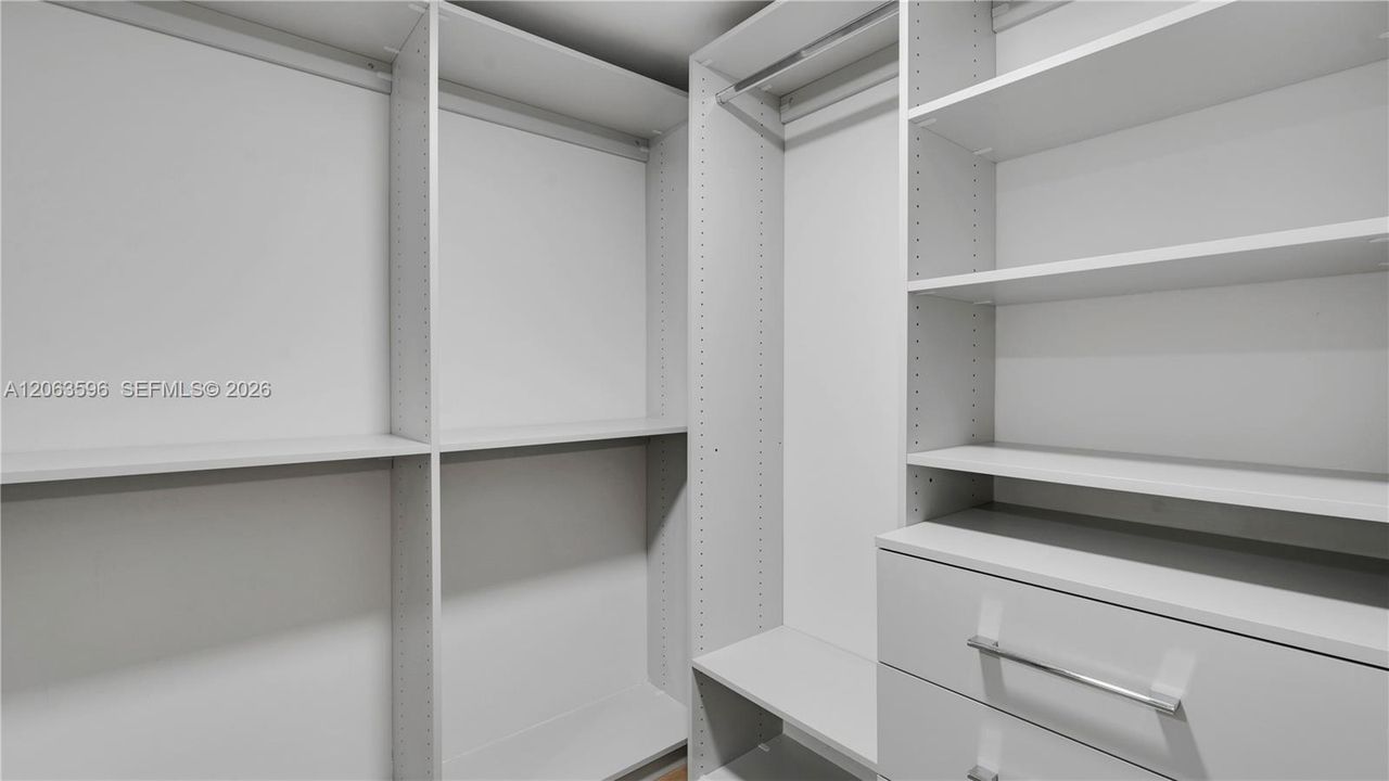 В аренду: $4,020 (1 спален, 1 ванн, 1036 Квадратных фут)