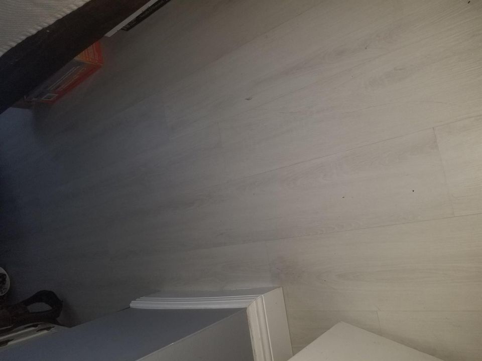 laminate floor pic