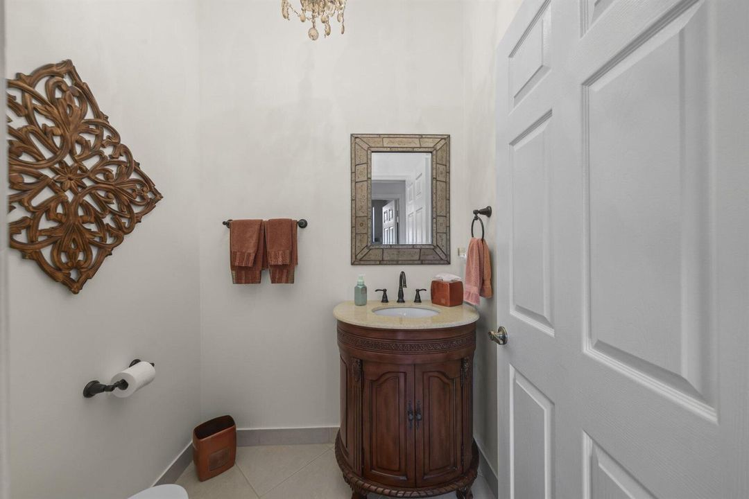 1/2 Bathroom