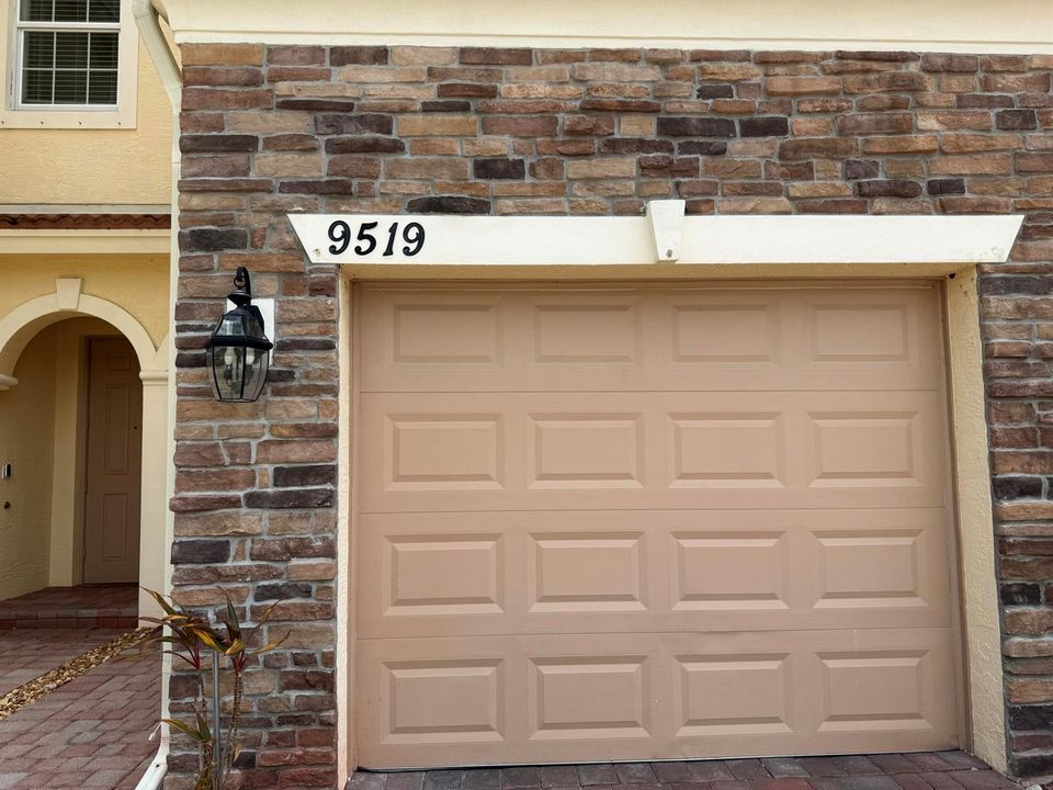 1-Car Garage