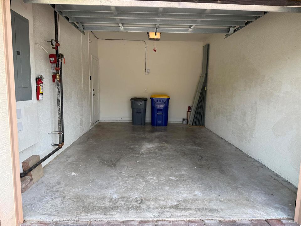 1-Car Garage