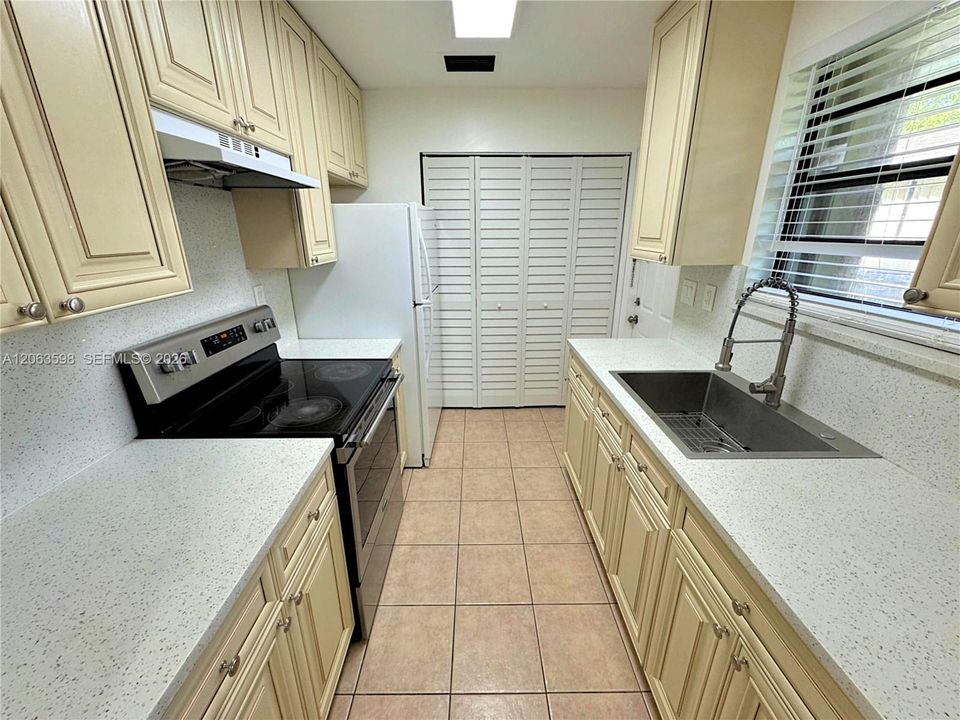 En Renta: $2,695 (3 camas, 2 baños, 1079 Pies cuadrados)