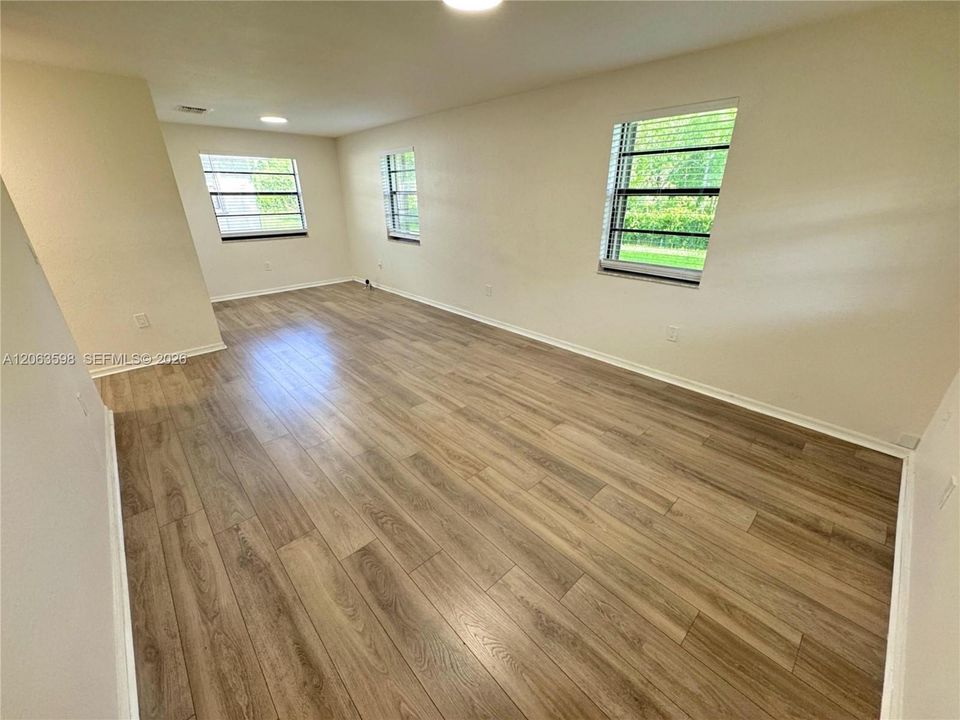 En Renta: $2,695 (3 camas, 2 baños, 1079 Pies cuadrados)