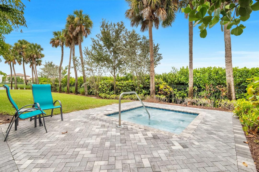 Poolside Lounge