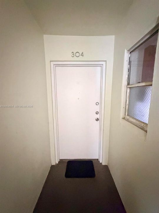 В аренду: $1,700 (0 спален, 1 ванн, 361 Квадратных фут)