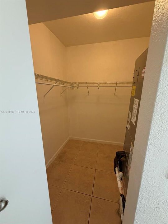 В аренду: $1,700 (0 спален, 1 ванн, 361 Квадратных фут)