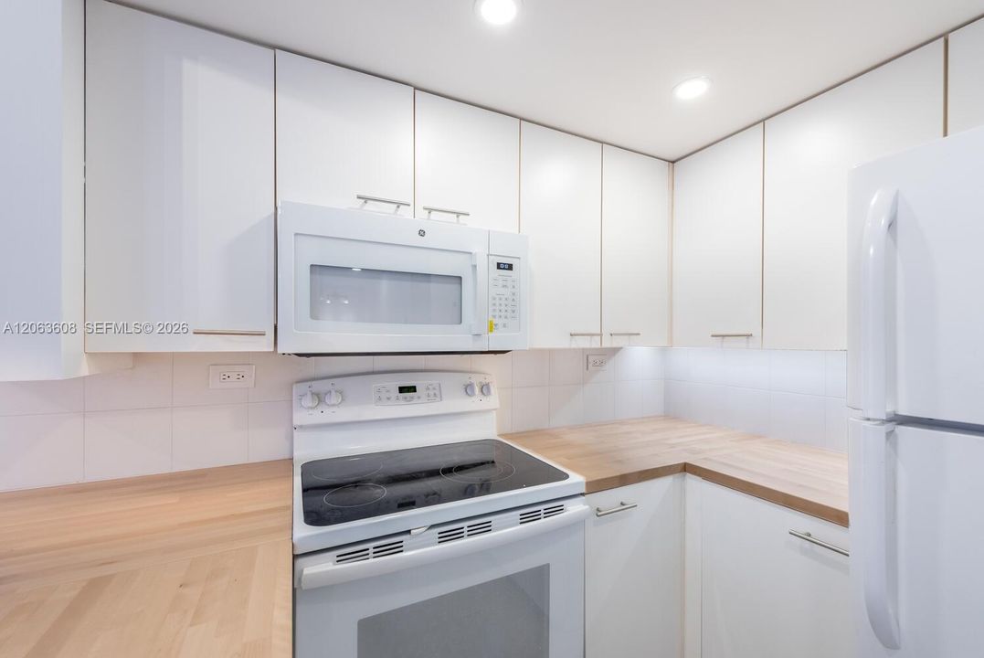 В аренду: $2,800 (1 спален, 1 ванн, 607 Квадратных фут)