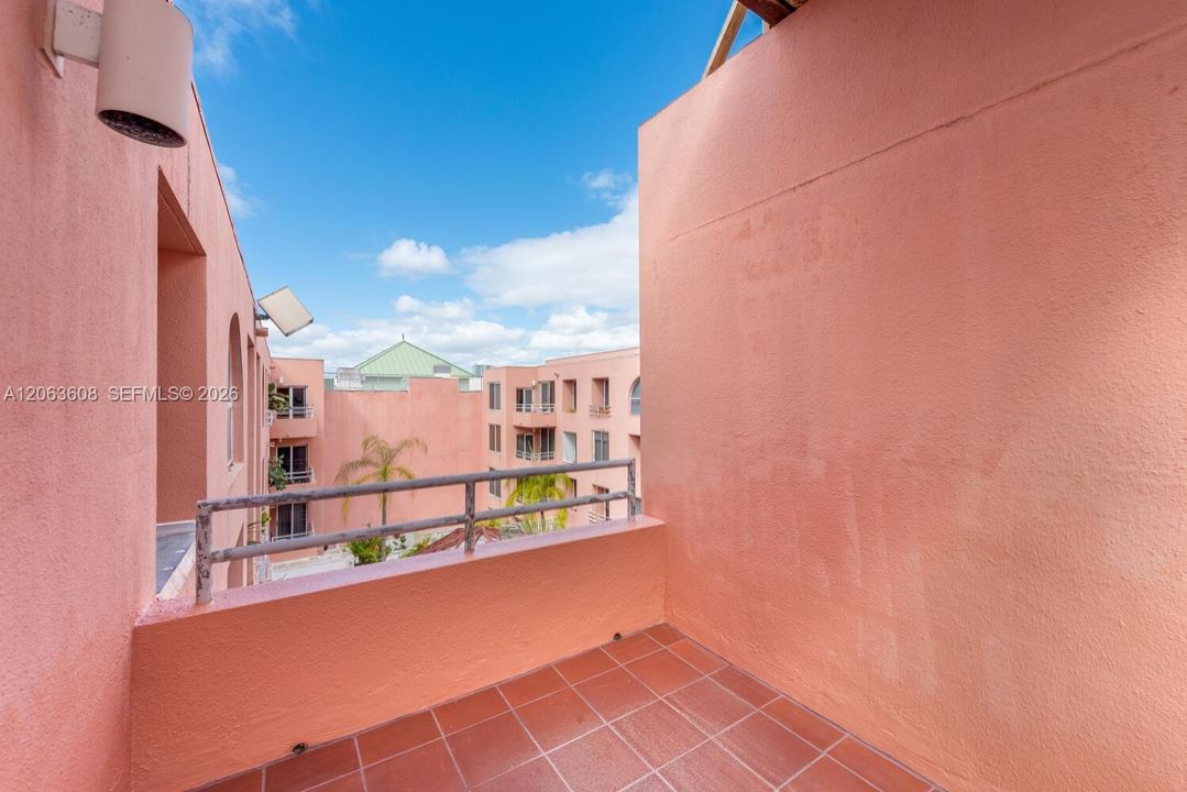 В аренду: $2,800 (1 спален, 1 ванн, 607 Квадратных фут)