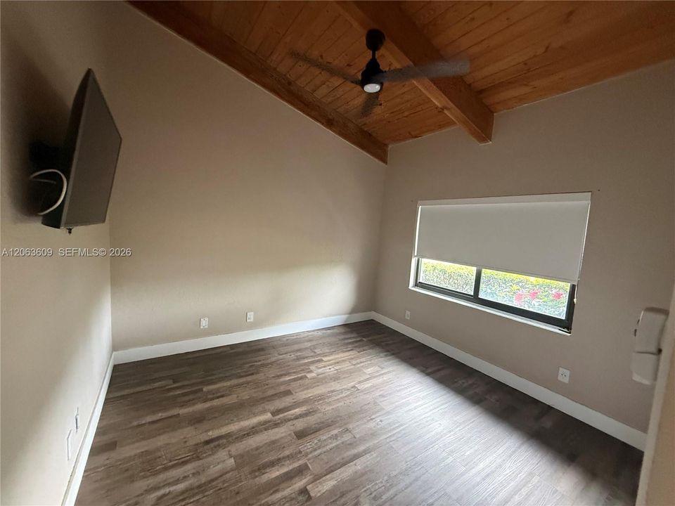В аренду: $4,500 (2 спален, 2 ванн, 1680 Квадратных фут)