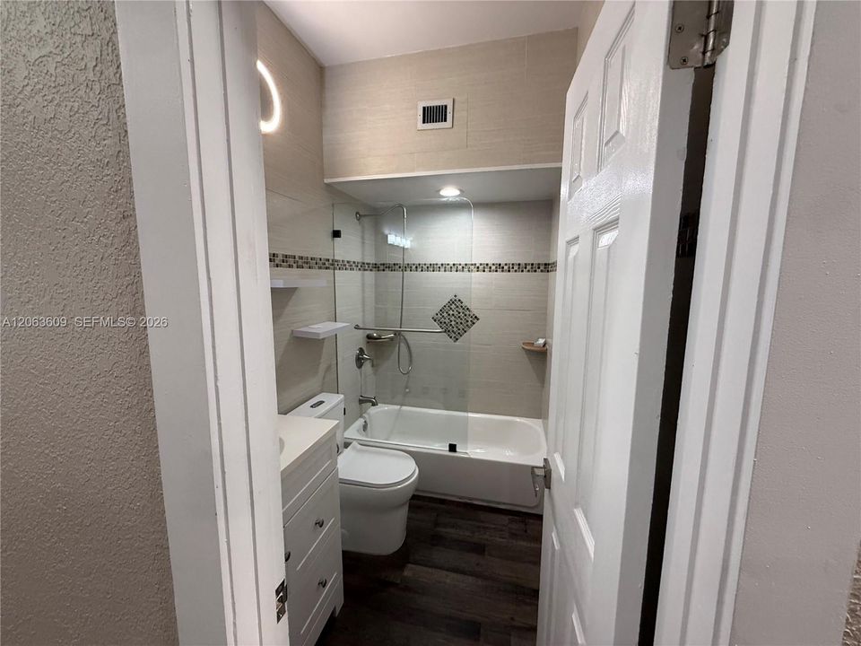 В аренду: $4,500 (2 спален, 2 ванн, 1680 Квадратных фут)