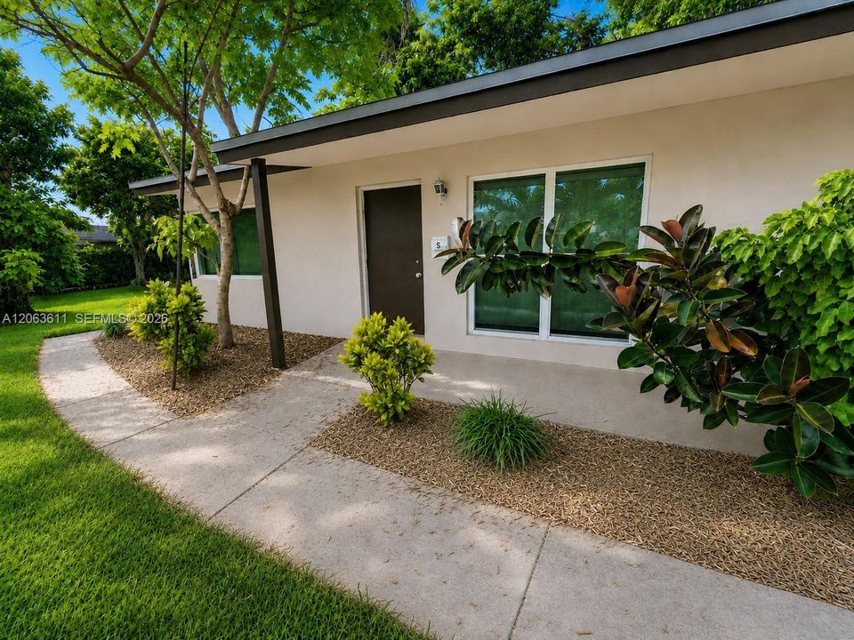 For Rent: $2,295 (2 beds, 2 baths, 950 Square Feet)