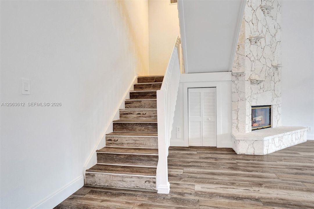 На продажу: $899,900 (4 спален, 2 ванн, 3066 Квадратных фут)
