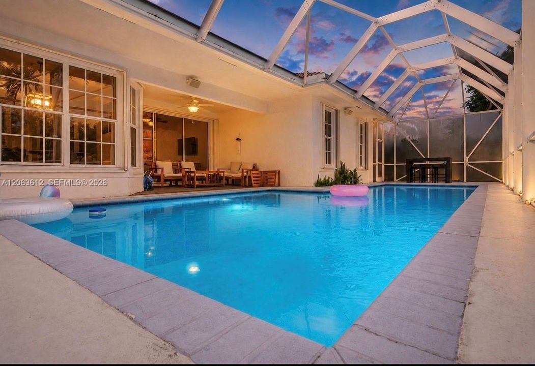 На продажу: $899,900 (4 спален, 2 ванн, 3066 Квадратных фут)