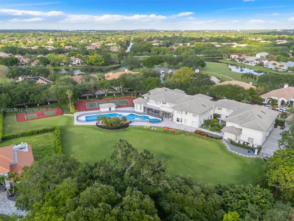 На продажу: $899,900 (4 спален, 2 ванн, 3066 Квадратных фут)