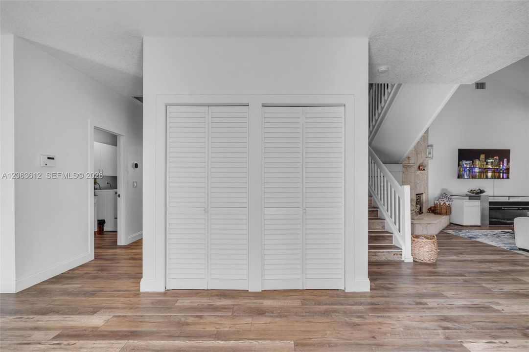 На продажу: $899,900 (4 спален, 2 ванн, 3066 Квадратных фут)