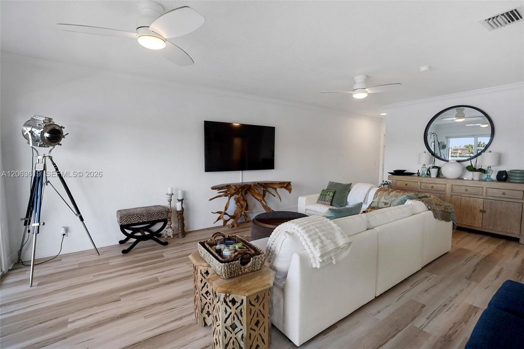 : $299,000 (1 camas, 1 baños, 772 Pies cuadrados)