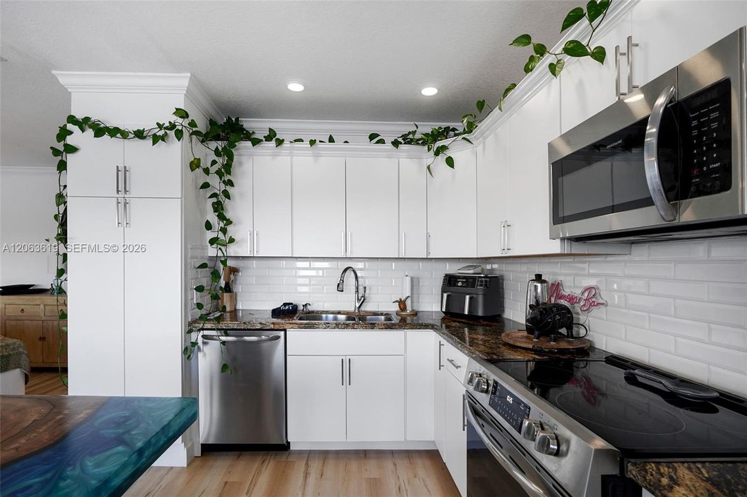 : $299,000 (1 camas, 1 baños, 772 Pies cuadrados)