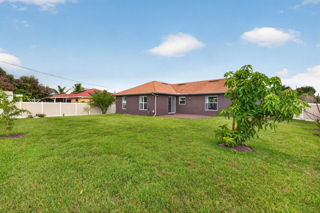 443 Southwest Homeland Rd-024