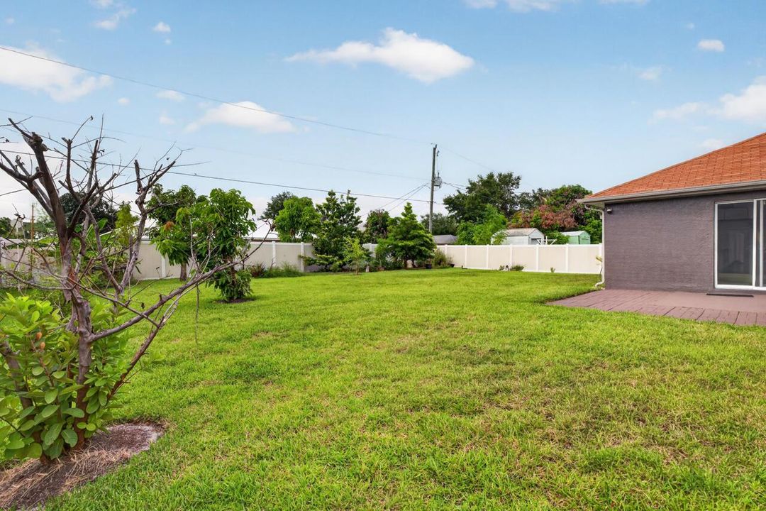 443 Southwest Homeland Rd-025