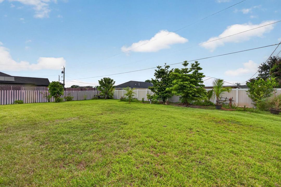 443 Southwest Homeland Rd-026