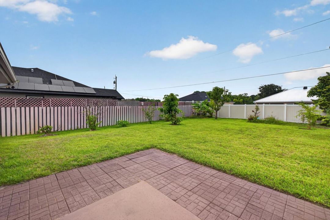 443 Southwest Homeland Rd-022