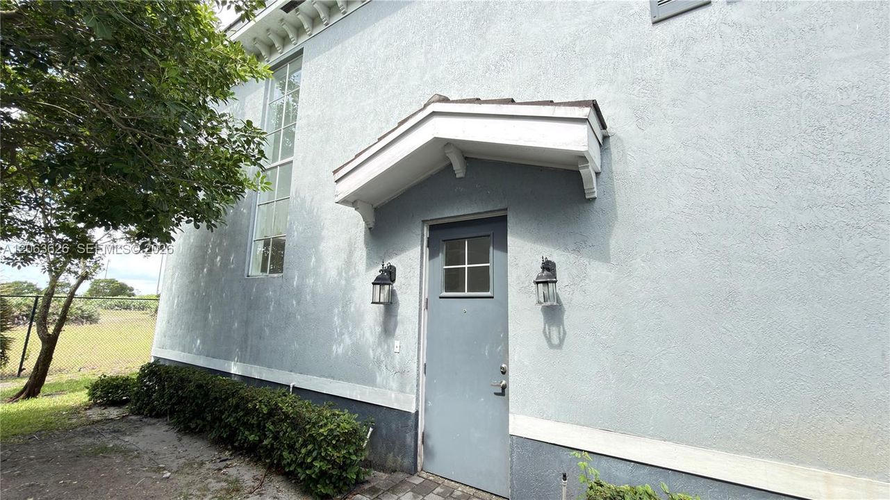 For Sale: $340,000 (3 beds, 2 baths, 1360 Square Feet)