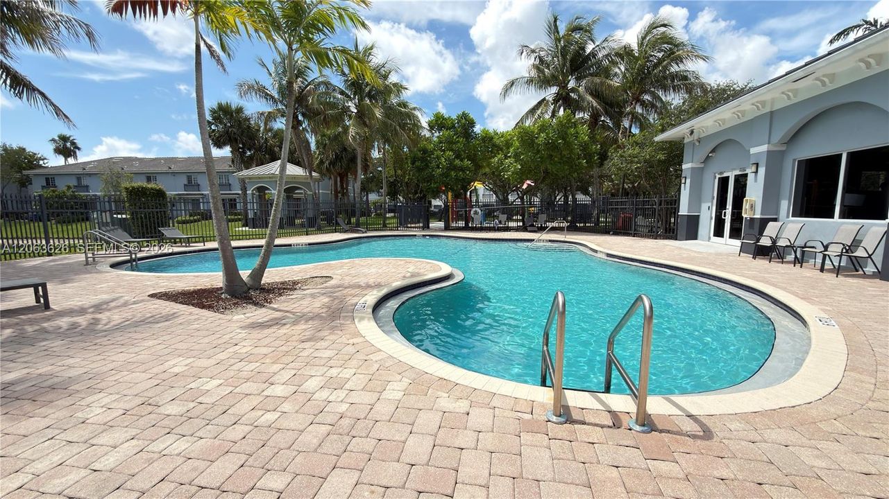 For Sale: $340,000 (3 beds, 2 baths, 1360 Square Feet)