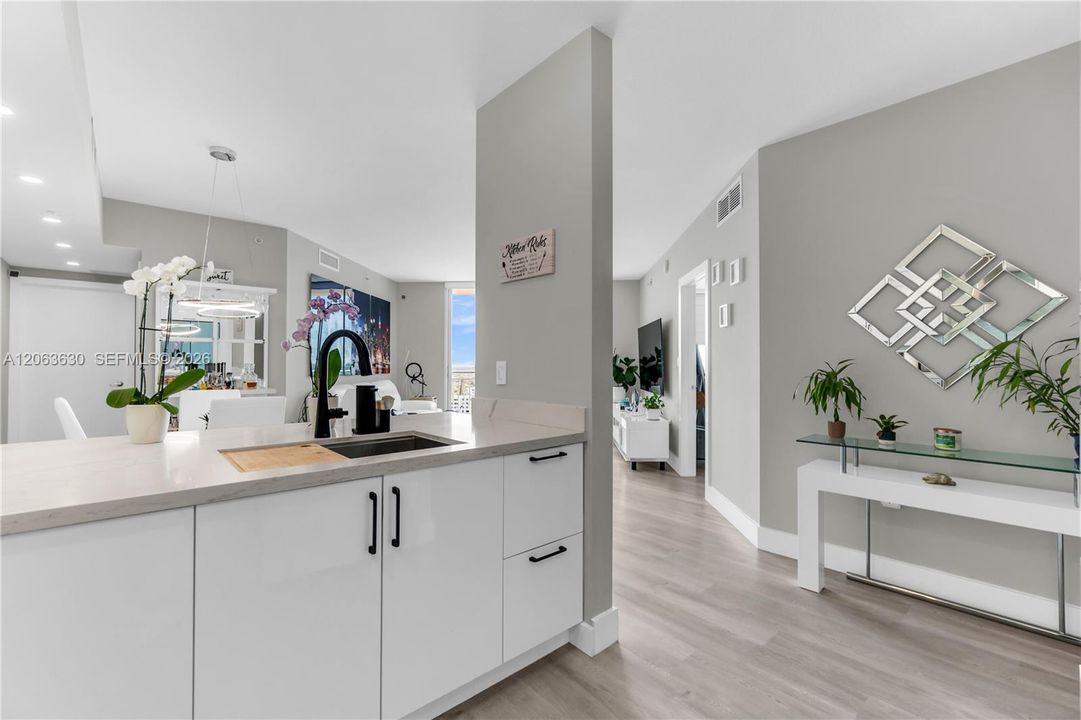 На продажу: $449,999 (2 спален, 2 ванн, 1150 Квадратных фут)