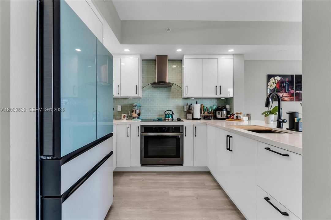 На продажу: $449,999 (2 спален, 2 ванн, 1150 Квадратных фут)